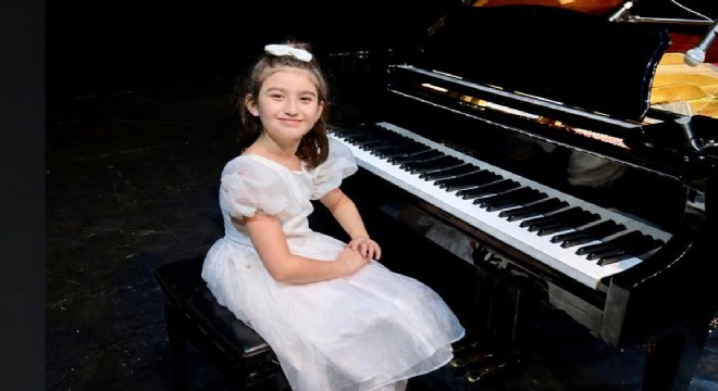 8 Yaşındaki Doğa’dan Etkileyici  Piyano Resitali